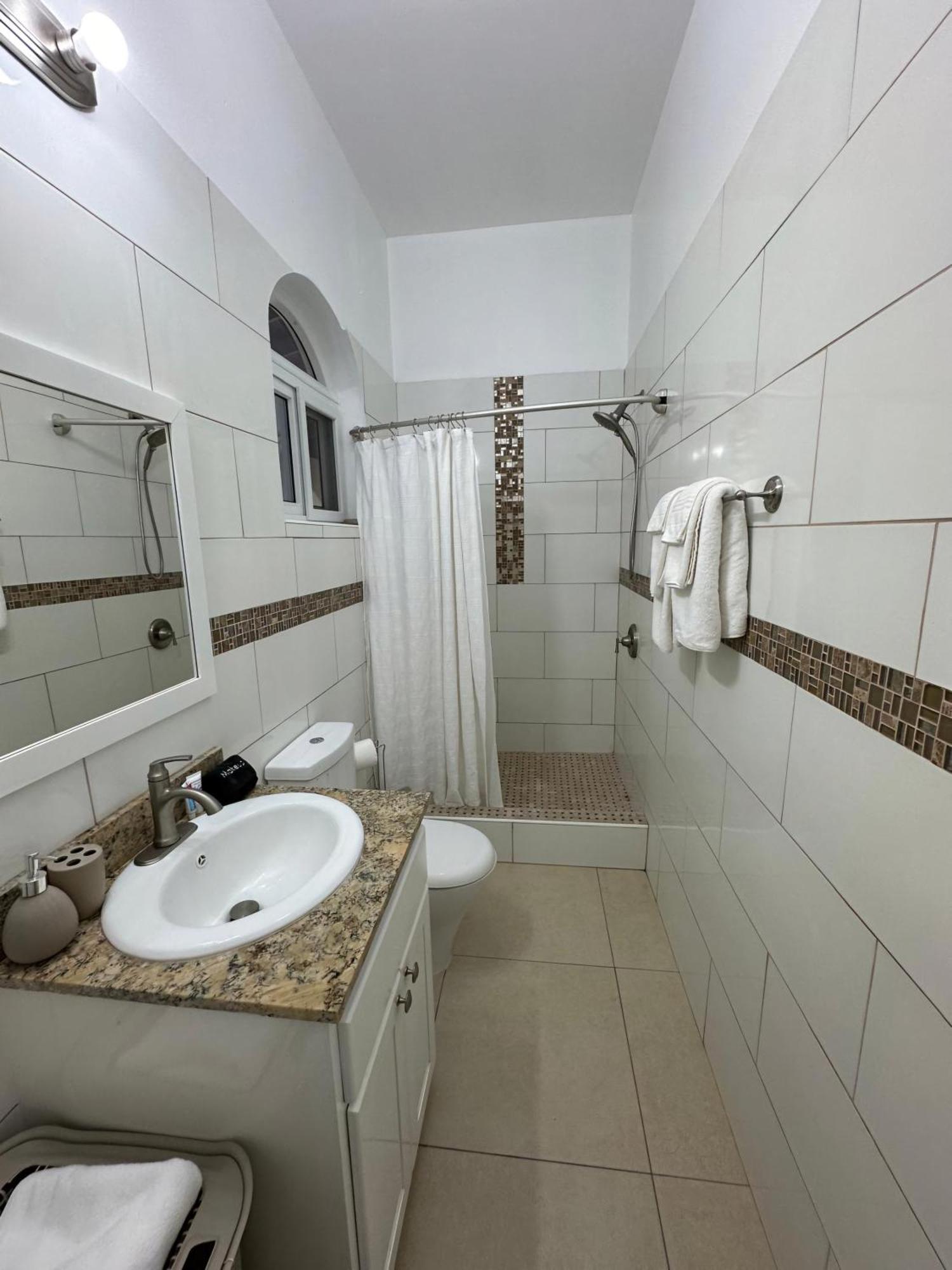 Eldorado Guesthouse & Car Rental Roseau Pokój zdjęcie